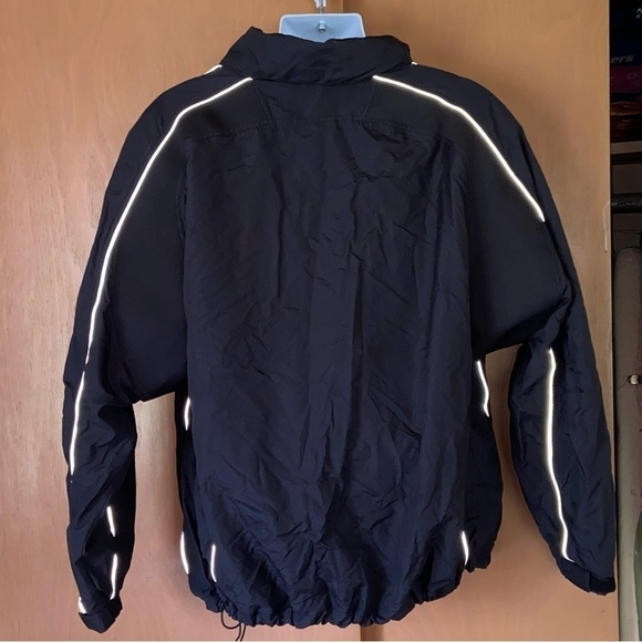 AMERICAN Team Sports Pro Celebrity jacket with hidden hood and generous pockets. - Picture 7 of 7